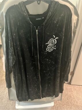 Lovesick by Torrid Black Zip-Up Hooded Jacket with White Rose Graphic